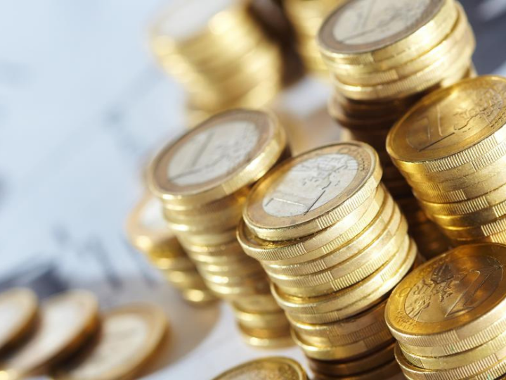 Συνολικά, 19 κράτη μέλη της ΕΕ πρόκειται να λάβουν συνολική χρηματοδοτική στήριξη 94,3 δισ. ευρώ βάσει του SURE, μετά από έγκριση από το Συμβούλιο της ΕΕ, βάσει πρότασης της Επιτροπής.