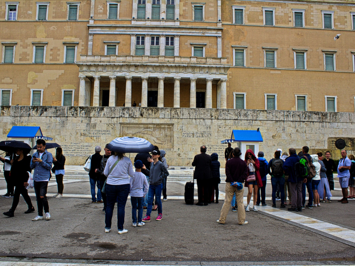 Το ποσοστό απασχόλησης στην Ελλάδα του 2019, ήταν 61,2%, είναι απολύτως συγκρίσιμο και κατά τι χαμηλότερο του ποσοστού απασχόλησης του 2000, που ήταν 61,9%.