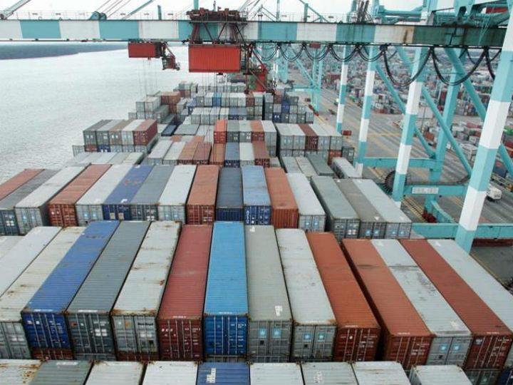 Η κλιμάκωση της πανδημικής κρίσης κατά τους πρώτους μήνες του 2020, η διάσπαση της διεθνούς εφοδιαστικής αλυσίδας και η επιβράδυνση του παγκόσμιου εμπορίου είχαν αρνητικό αντίκτυπο στις ελληνικές εξαγωγές.