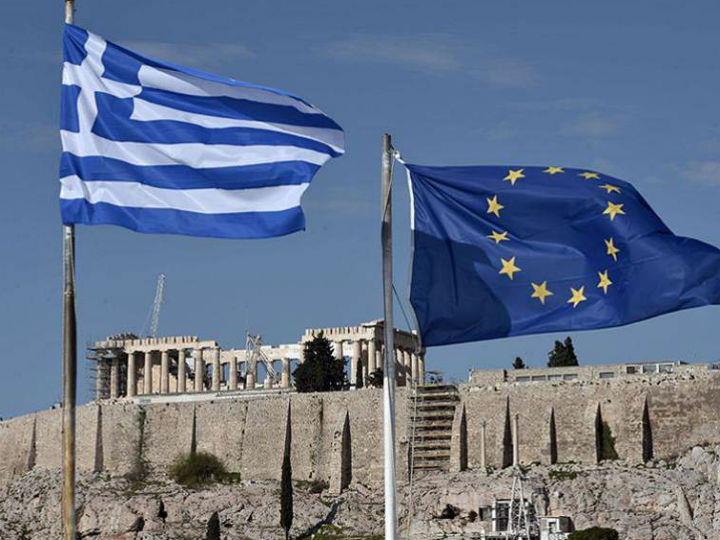 «Η ελληνική κυβέρνηση, ταυτόχρονα με τα υγειονομικά μέτρα κοινωνικής αποστασιοποίησης που περιόρισαν τη διάδοση της νόσου, κινητοποίησε άμεσα τους διαθέσιμους εθνικούς και κοινοτικούς πόρους της στην αντιμετώπιση των οικονομικών επιπτώσεων της πανδημίας.»