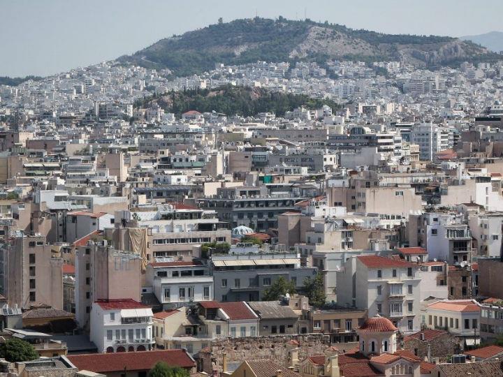 «Λόγω αυτής της κρίσης εκ των δύο κυμάτων της πανδημίας, που έρχεται μετά από μια δεκαετία ταλαιπωρίας της ελληνικής οικονομίας, η οποία μόλις είχε αρχίσει να ανακάμπτει κατά το 24μηνο προ του Μαρτίου 2020, έχουμε ένα νέο πλαίσιο το οποίο οριοθετεί τις κινήσεις στο 2021.»