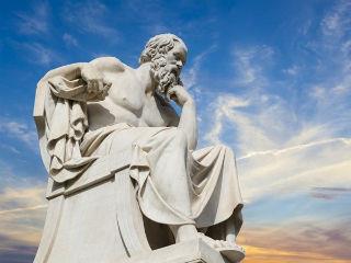 Στο επίπεδο αυτό ο Ελληνισμός ως φιλοσοφία πολύπλευρης ανάπτυξης του ανθρώπου θα μπορούσε εκ νέου, μετά από 2.500 χιλιάδες χρόνια, να ξαναγίνει το εφαλτήριο μιας ανθρωπότητας του αύριο καλύτερης, πνευματικότερης και πιο αλληλέγγυας από αυτή του χθες.