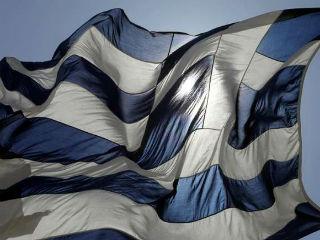 «Πίσω από τα τραγικά γεγονότα κρύβονται δραματικές θεσμικές και άλλες ανεπάρκειες της ελληνικής δημόσιας διοίκησης, οι οποίες δημιουργούν σοβαρά ερωτηματικά για το αν η ελληνική οικονομία θα μπορέσει ποτέ να προσαρμοστεί στις απαιτήσεις των καιρών. Πιστεύω ότι οι αγορές βλέπουν με μεγάλη καχυποψία τα τεκταινόμενα στην χώρα», μάς είπε ανώτατο στέλεχος του Διεθνούς Νομισματικού Ταμείου (ΔΝΤ). Και, όπως όλα δείχνουν, ο συνομιλητής μας δεν έχει άδικο.