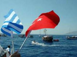 Το εθνικό γόητρο βρίσκεται, λοιπόν, σε χαμηλό σημείο. Η Τουρκία αντιμετωπίζει πολιτικούς και οικονομικούς κινδύνους που μέχρι στιγμής αδυνατεί να διαχειριστεί αποτελεσματικά. Το γεγονός αυτό περικλείει ποικίλους κινδύνους, που τον περασμένο Ιανουάριο έγιναν ορατοί –όταν τουρκικά πολιτικά πλοία παραβίασαν τα χωρικά μας ύδατα και προσέγγισαν τα Ίμια. Παρόμοια επεισόδια είναι πολύ πιθανόν να αυξηθούν.