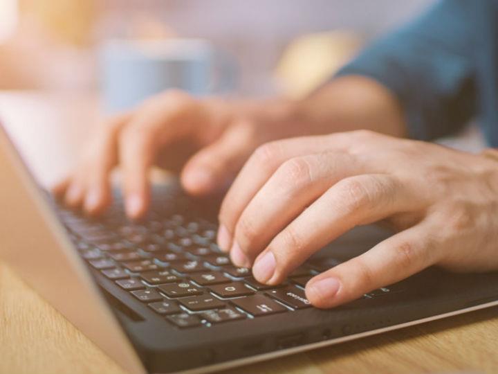 Ευρυζωνική σύνδεση χρησιμοποιεί το 80% του συνόλου των νοικοκυριών, παρουσιάζοντας σε σύγκριση με το 2019 (78,1%) αύξηση 2,4%.