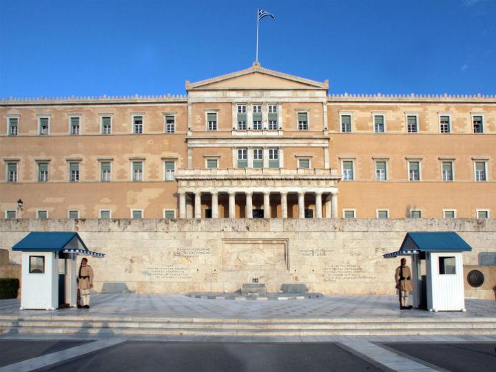 Η Παγκόσμια Τράπεζα εκτιμά ότι το παγκόσμιο ΑΕΠ πρόκειται να συρρικνωθεί εφέτος κατά τουλάχιστον 5%. Μεγαλύτερη συρρίκνωση έλαβε χώρα μόνο μετά τον Β’ Παγκόσμιο Πόλεμο. 