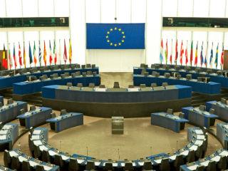 Την Ευρωπαϊκή Επιτροπή θα εκπροσωπήσει στη συζήτηση ο Επίτροπος Οικονομικών Πιέρ Μοσκοβισί.