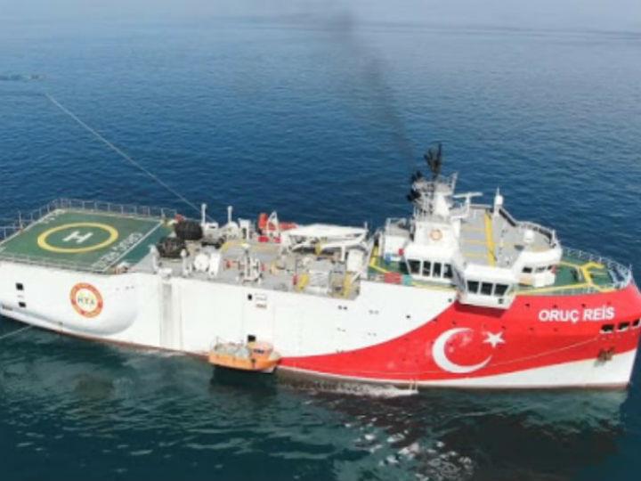 «Η Άγκυρα συνειδητά συντηρεί τη σύγχυση ως προς τη στάση και τις προθέσεις της, κινούμενη μεταξύ διαλόγου και κλιμάκωσης (επιστροφή «Ορούτς Ρέις»), σε περίπτωση μη ικανοποίησής της.»