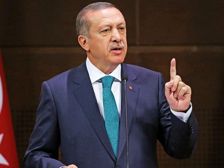 Η Τουρκία επιμένει σε πλήρη αμφισβήτηση της ελληνικής και της κυπριακής υφαλοκρηπίδας σε όλη την Ανατολική Μεσόγειο, καθώς δηλώνει ότι έχει «απαράγραπτα» δικαιώματα στην υφαλοκρηπίδα δυτικά των ακτών της Κύπρου, έξω από τα στενά όρια των χωρικών υδάτων της.