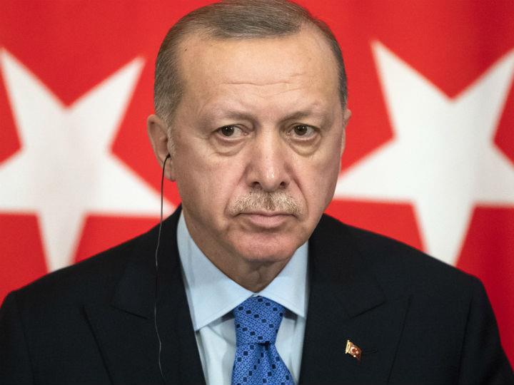 «Η αλήθεια είναι ότι στην προσπάθειά του να ρυμουλκήσει την Τουρκία προς τη μεριά της ευρωπαϊκής Δύσης το κεμαλικό πρότζεκτ απώθησε το οθωμανικό και ισλαμικό παρελθόν στα όρια της επίσημης λήθης.»