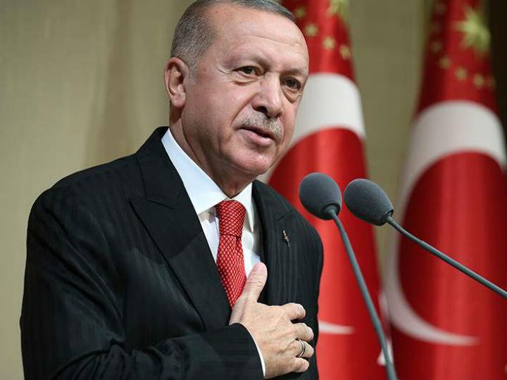 «Ο πρόεδρος Ερντογάν, κατά την πάγια τακτική του, δαιμονοποιεί τους οίκους αξιολόγησης, εντούτοις δεν θα αποφύγει την αναδίπλωση, αν θέλει να σώσει την οικονομία.»