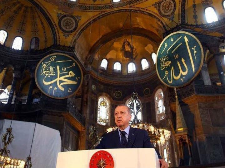 «Είναι προφανές ότι ο νεοσουλτάνος της Τουρκίας επιδιώκει να βάλει στο περιθώριο της ιστορίας τον Κεμάλ  Αταρτούκ και να αναδειχθεί στον άνθρωπο που θα επανασυνδέσει μέσω του ισλάμ την σημερινή Τουρκία με την Οθωμανική.»