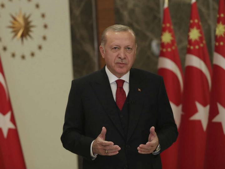 «Εμείς καθορίσαμε τα δυτικά σύνορα(στη Μεσόγειο) της υφαλοκρηπίδας μας. Εμείς στα νησιά αυτά ( Ρόδο, Κάρπαθο, Κρήτη ) δώσαμε χωρικά ύδατα έξι μιλίων. Τα νησιά αυτά μπορούν να έχουν χωρικά ύδατα, αλλά όχι υφαλοκρηπίδα».