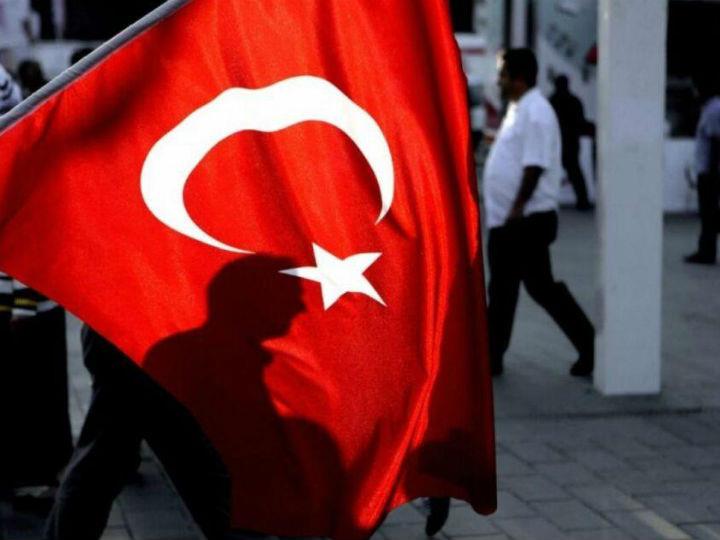 «Πιστεύω ότι όλο και περισσότερο η τουρκική ΜΙΤ θα είναι παρούσα στις εξελίξεις στη Μεσόγειο και θα παίζει διάφορα παιγνίδια, όχι πάντα συμβατά με πάγιες αρχές των δυτικών υπηρεσιών πληροφοριών. Εξάλλου επί Ερντογάν, ο ρόλος και η επάνδρωση της έχουν ριζικά αλλάξει στην Τουρκία.»