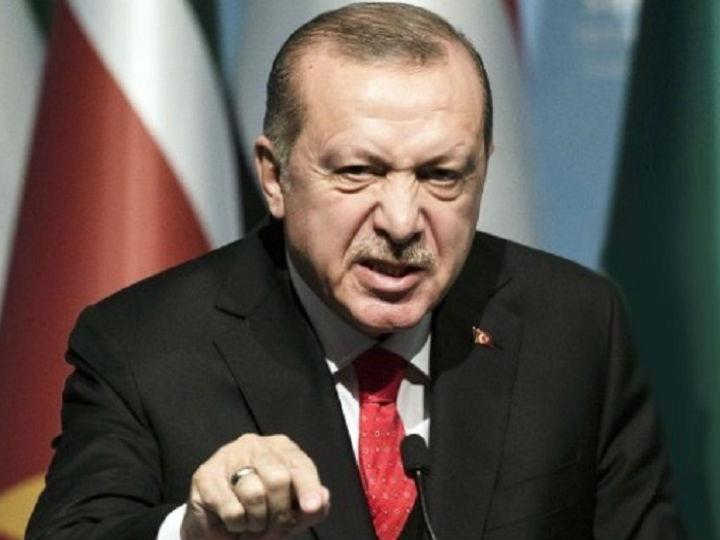 «Έχουμε δεσμευθεί να πολεμήσουμε κατά του Ισλαμικού Κράτους. Το παράδοξο είναι ότι η Αμερικανική απόφαση και η Τουρκική επίθεση και στις δύο περιπτώσεις έχουν ένα και το αυτό αποτέλεσμα: θυσιάζουν τους επί του πεδίου εταίρους μας που πολέμησαν κατά του Ισλαμικού Κράτους. Τις Συριακές Δημοκρατικές Δυνάμεις (SDF-YPG)».
