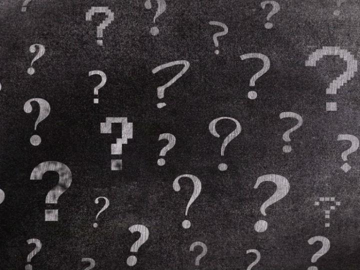 Ο τρόπος χρησιμοποίησης της ψηφιακής τεχνολογίας παράγει κοινωνικά ελλείματα. Ουσιαστικά συρρικνώνεται η κοινωνική δραστηριοποίηση του ατόμου, ενώ ενισχύεται η εικονική βίωση της πραγματικότητας, στην οποία δίδεται περιεχόμενο ανάλογα με τις ατομικές επιδιώξεις, χωρίς να διασφαλίζεται η αξιοπιστία της παρουσίασης των γεγονότων, που την συνθέτουν.