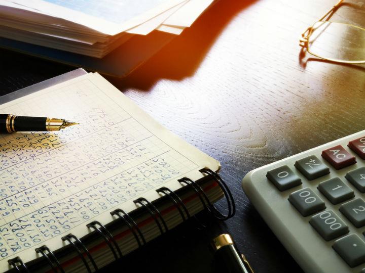 Οι εσωτερικοί ελεγκτές ενώ υπό κανονικές συνθήκες θα ασχολούνταν με την σύνταξη του ετήσιου πλάνου ελέγχου και την ετήσια ανασκόπηση κινδύνων, καλούνται να αναλάβουν ρόλους, οι οποίοι είναι πέραν των εργασιών ρουτίνας και των υπηρεσιών διασφάλισης.