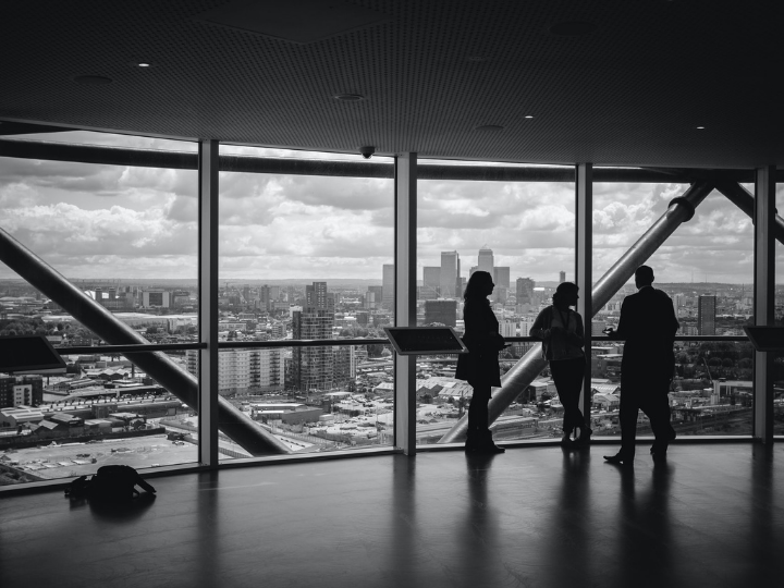 «Ως εταιρική διακυβέρνηση (Corporate Governance) καλείται το σύστημα κατά το οποίο ορίζονται οι σχέσεις μεταξύ των διαφόρων δρώντων, εσωτερικών και εξωτερικών, μιας εταιρίας.»