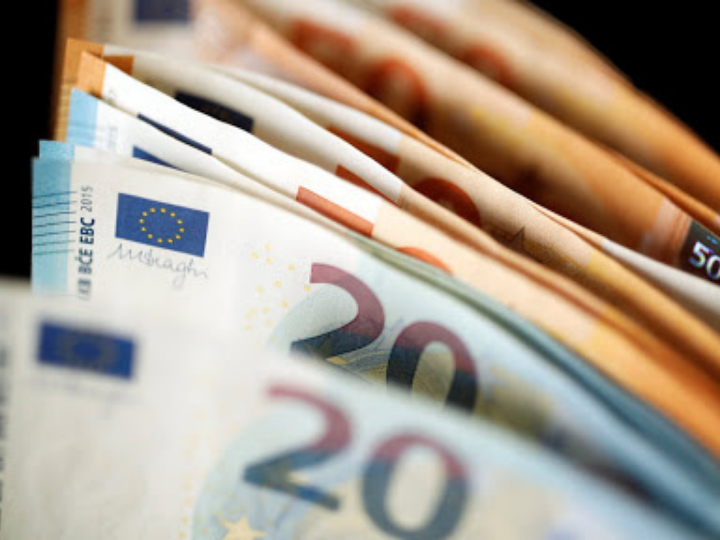 «Η σύγκριση της πορείας χωρών με κοινά χαρακτηριστικά αλλά με διαφορετικό οικονομικό σύστημα, όπως π.χ. παλαιότερα της Δυτικής με την Ανατολική Γερμανία ή, σήμερα, της Νότιας με την Βόρεια Κορέα, είναι καταλυτική.»