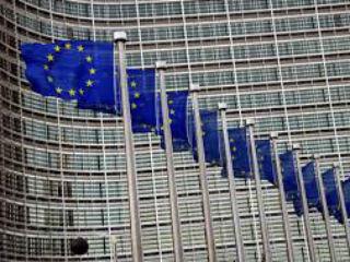 Η Ευρωπαϊκή Ένωση μπορεί να είναι σήμερα συλλογικά από τις ισχυρότερες δυνάμεις παγκοσμίως, η βαρύτητά της όμως απειλείται από τις  αναδυόμενες οικονομίες και την διεθνή αστάθεια. Στις επόμενες δεκαετίες ο πληθυσμός της θα συρρικνωθεί κάτω από το 5% του παγκόσμιου πληθυσμού, ενώ θα γίνεται όλο και γηραιότερος, με αντίκτυπο στα συστήματα πρόνοιας.