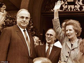 Στο μισοσκόταδο, οι όχι ασήμαντοι Υπουργοί Εξωτερικών, έχτιζαν δεκάδες συμβιβαστικές λύσεις. Οι περισσότερες πήγαιναν στον κάλαθο των αχρήστων.