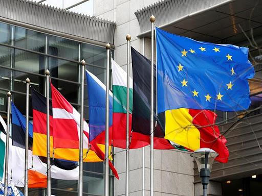 «Η έναρξη των συνομιλιών προσχώρησης στέλνει ένα ηχηρό και ξεκάθαρο μήνυμα όχι μόνο για τις δύο χώρες, αλλά και για τα Δυτικά Βαλκάνια στο σύνολό τους. Επιβεβαιώνει και υλοποιεί τη δέσμευση της ΕΕ για την ευρωπαϊκή προοπτική της περιοχής: το παρόν και το μέλλον της ανήκει στην ΕΕ...»