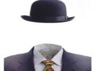 Γιατί «η ευγενής μας τύφλωσις» σημαίνει: Πρώτον, ότι δεν διδασκόμεθα τίποτα από την Ιστορία. Επαναλαμβάνουμε τα διαχρονικά μας λάθη που μάς έχουν οδηγήσει επανειλημμένα σε αδιέξοδα, καταστροφές και ήττες, είτε πρόκειται για τον πόλεμο του 1897, την Μικρασιατική Καταστροφή είτε το Κυπριακό, το Μακεδονικό (ονομασία πΓΔΜ). Η Ιστορία για την Ελλάδα λειτουργεί ως άλλοθι για να συνεχίζουμε την «τύφλωσή» μας, τις μαξιμαλιστικές, εν πολλοίς ουτοπικές μας επιδιώξεις, έστω και αν καταλήγουν σε ακινησία και συχνά σε συμφορές.