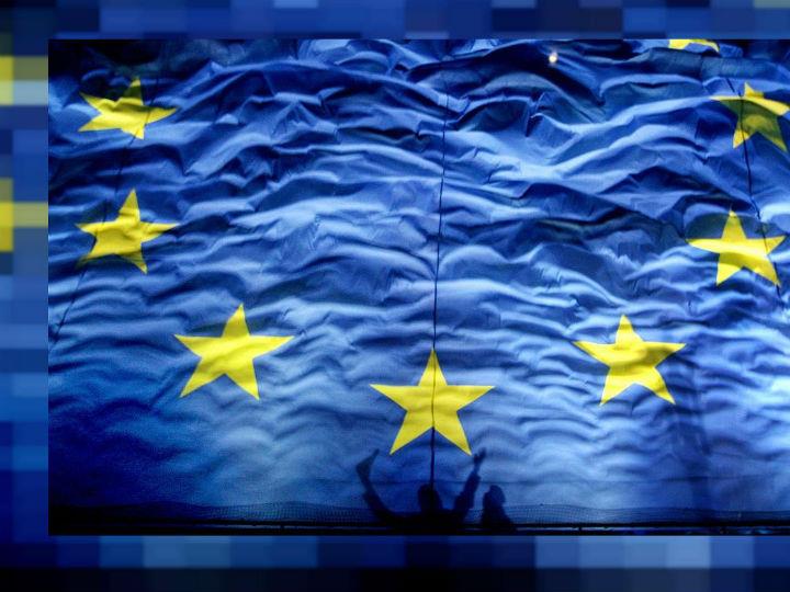 Περισσότεροι από τους μισούς (56%) πιστεύουν ότι χρειάζονται περισσότεροι πόροι για την ΕΕ και ότι τα μέσα αυτά πρέπει να στοχεύουν πρωτίστως στην αντιμετώπιση της πανδημίας στους τομείς της υγείας και της οικονομίας.