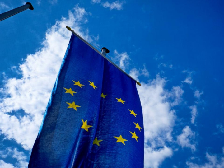 «Η ασφάλεια βρίσκεται στο επίκεντρο της ανάπτυξης της τεχνολογίας 5G. Η πιστοποίηση σε επίπεδο ΕΕ, σε συνδυασμό με άλλα είδη μέτρων που περιλαμβάνονται στην εργαλειοθήκη της ΕΕ για το 5G, στηρίζει τις προσπάθειές μας για τη βελτιστοποίηση της ασφάλειας του 5G και τη διόρθωση των τεχνικών αδυναμιών...»