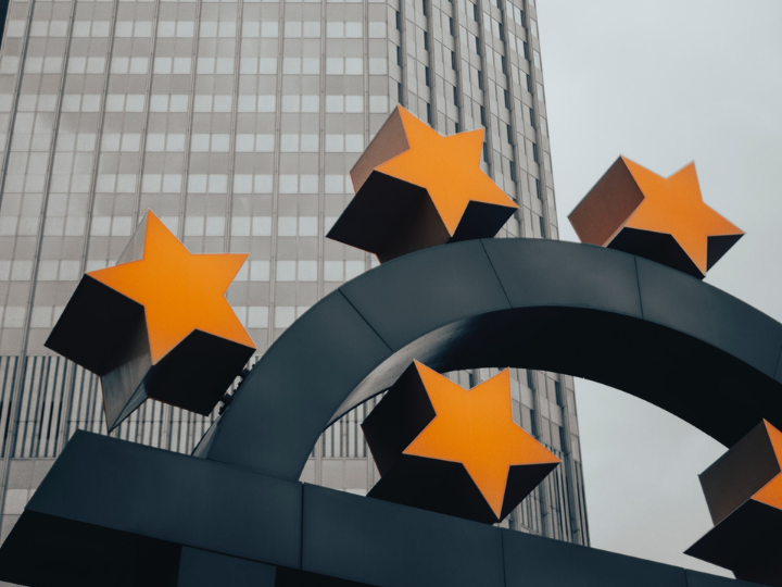 Οι εμπορικοί δεσμοί στην ευρωπαϊκή οικονομία είναι περιορισμένοι (οι Λετονία, Λιθουανία, Φινλανδία και Εσθονία έχουν σχετικά υψηλά ποσοστά εξαγωγών, αλλά πάντως όχι πάνω από 12% προς τη Ρωσία, ενώ η Ελλάδα έχει από τα μικρότερα ποσοστά στην Ευρώπη).