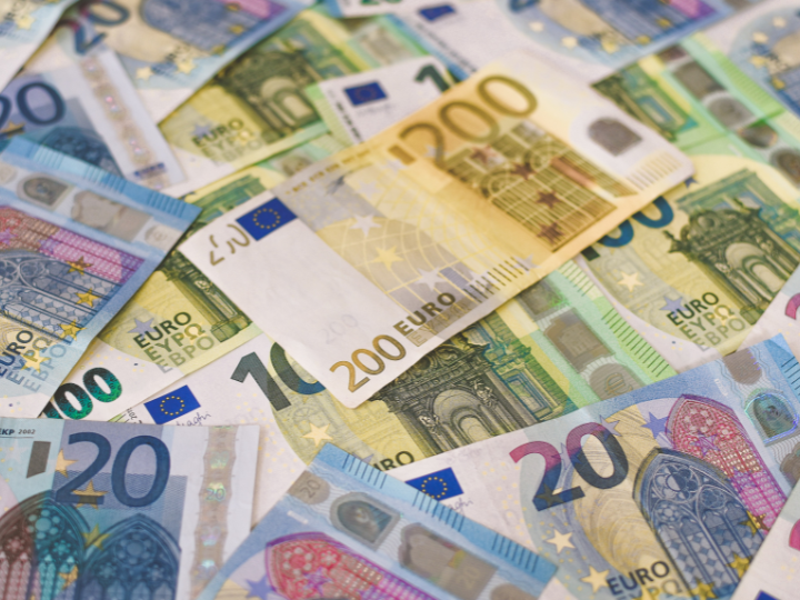 Ο ωκεανός ρευστότητος που διοχετεύθηκε για να στηριχθούν οι δυτικές οικονομίες όλη την προηγούμενη δεκαετία έφτασε στο όριό του με την πανδημία.