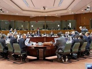 Αντίστοιχα, το μνημόνιο με το ΔΝΤ (το φορέα που θα παρέμενε ως χρηματοδότης), απαιτούσε κάποια διαπραγμάτευση, εντός του 2015, για να καταλήξουμε σε προϋπολογισμό για το 2016 που θα έβγαινε χωρίς πρόσθετη χρηματοδότηση από τους εταίρους. Αποφοίτηση απ&prime; τα Μνημόνια!