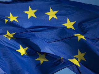 Στη σημερινή συγκυρία, η συνοχή μιας κοινωνίας, είναι κάτι περισσότερο από αναγκαία. Πέρα από τα καυτά οικονομικά προβλήματα, που αντιμετωπίζει η χώρα μας, στον ορίζοντα, και όχι τον μακρινό, άλλα τον κοντινό, διαφαίνονται νέα, που μπορούν να ανατρέψουν στο άμεσο μέλλον σημερινά δεδομένα και καταστάσεις, που επιβάλουν συσπείρωση και όχι αποσύνθεση της κοινωνίας.