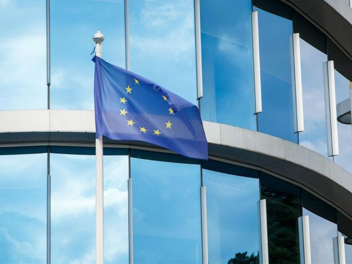 «Η Ελλάδα, που διεκδικεί σημαντικό ποσό επιχορηγήσεων, θα ενισχύσει την αποτελεσματικότητά τους αν η κυβέρνηση της ΝΔ ταυτόχρονα με το Σχέδιο Ανάκαμψης παρουσιάζει ένα σχέδιο με διαρθρωτικές αλλαγές. Όχι επειδή το ζητούν οι τέσσερις χώρες, αλλά γιατί είναι προϋπόθεση για την ανάκαμψη της οικονομίας.»