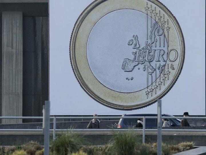 «Χαίρομαι που η Ελλάδα για δεύτερη φορά αξιοποιεί την ευελιξία που παρέχει η πολιτική συνοχής για να στηρίξει την οικονομία και ιδίως της μικρομεσαίες επιχειρήσεις και την απασχόληση...»