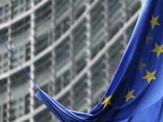 Η Ευρώπη έφθασε μπροστά στο κρίσιμο ερώτημα: μπορεί να φιλοξενήσει τα εκατομμύρια πολιτών που κατευθύνονται προς αυτή, μπορεί να παραγνωρίσει τα θέματα ασφάλειας που προκύπτουν από μια ανεξέλεγκτη είσοδο υπηκόων τρίτων χωρών; Η λογική απάντηση είναι «όχι». Εξυπακούεται ότι όσοι πραγματικά έχουν την ιδιότητα του πρόσφυγα βεβαίως και μπορούν να φιλοξενηθούν υπό τους όρους και τους κανόνες των διεθνών συμβάσεων.