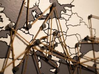 H ουσιαστική υπαρξιακή κρίση της Ευρώπης είναι πλέον έκδηλη όχι μόνο στα θέματα εξωτερικής πολιτικής της Ευρωπαϊκής Ένωσης και των χωρών-μελών της, αλλά και στην καθημερινότητα των πολίτων της.