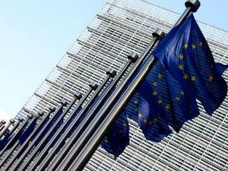 Τώρα που οι πολίτες μίλησαν με την ψήφο τους, έρχεται το ζήτημα της δημιουργίας συμμαχιών στο Ευρωπαϊκό Κοινοβούλιο όπου καμία ομάδα δεν έχει την απαιτούμενη πλειοψηφία, αφήνοντας τόσο τους Πράσινους όσο και τους Φιλελεύθερους σε θέση ισχύος.