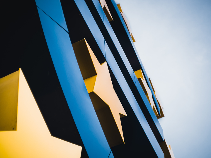 Τα δάνεια του ΤΑΑ θα καλύπτουν έως και 50% των επιχειρηματικών σχεδίων, υπό την προϋπόθεση ότι αυτά εμπίπτουν σε πέντε βασικές κατηγορίες: ψηφιακός μετασχηματισμός, πράσινη μετάβαση, εξωστρέφεια, ανάπτυξη οικονομιών κλίμακας μέσω συνεργασιών, εξαγορών και συγχωνεύσεων και καινοτομία / έρευνα και ανάπτυξη.