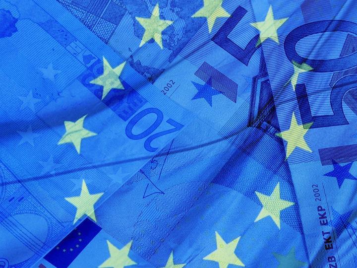 «Έγκυρες πληροφορίες μας λένε ότι το πιο πιθανό σενάριο είναι το μεσαίο, ήτοι μια ύφεση της ευρωπαϊκής οικονομίας τόσο φέτος όσο και το 2021, η οποία θα  ρίξει το μέσο ΑΕΠ από 8% έως 12%.»