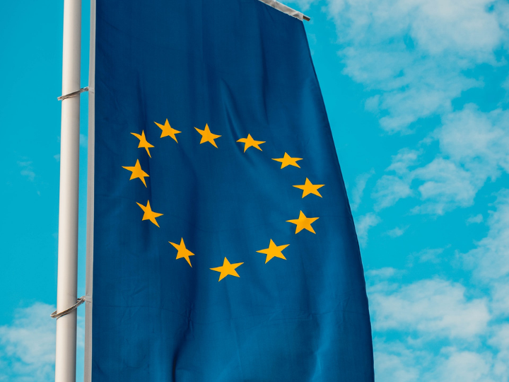 Η νέα συζήτηση περί «στρατηγικής αυτονομίας» πηγάζει από το γεγονός ότι η αμερικανική πολιτική τα τελευταία χρόνια έχει θέσει υπό αμφισβήτηση την αξιοπιστία της αμερικανικής εγγύησης ασφαλείας.