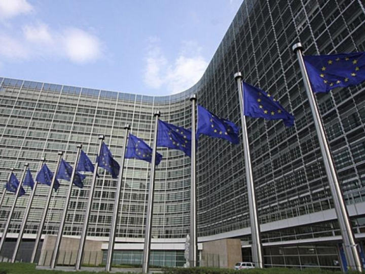 Το μέσο SURE αποτελεί καίριο στοιχείο της συνολικής στρατηγικής της ΕΕ για την προστασία των πολιτών και για τον μετριασμό των εξαιρετικά αρνητικών κοινωνικοοικονομικών συνεπειών της πανδημίας COVID-19.