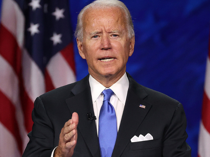 «Η τοξικότητα του Τραμπ μπορεί να μην είναι πλέον καθημερινό φαινόμενο, εντούτοις η αμερικανική δημοκρατία θα πρέπει να δείξει πιο εμφατικά την ανθεκτικότητά της και να επανακάμψει.»