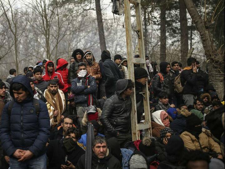 Στο Αφγανιστάν, καμία εθνοτική ομάδα δεν ξεπερνά το 50% του συνολικού πληθυσμού της χώρας ο οποίος ανέρχεται περίπου στα 32 εκατομμύρια. Το μεγαλύτερο μέρος του αφγανικού πληθυσμού (περίπου το 40%) αποτελείται από τους Παστούν (Pashtuns).