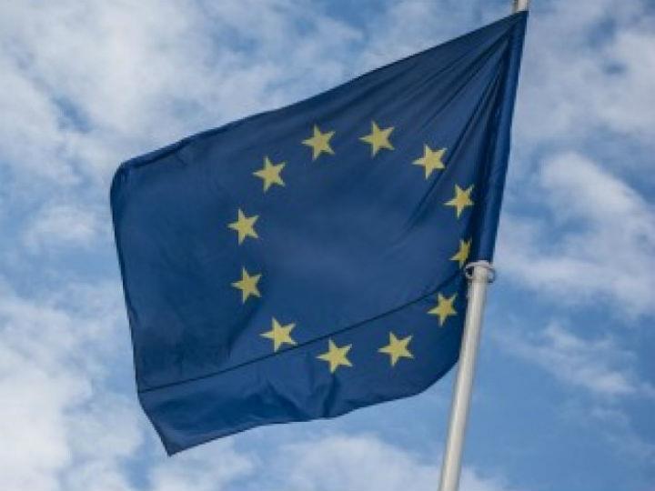 Η συστηματική άρση των περιορισμών, με αξιόπιστο τρόπο σε Ευρωπαϊκό επίπεδο, είναι κρίσιμη για την επανεκκίνηση της Ελληνικής οικονομίας. Προϋποθέτει όμως συντονισμού πολιτικών, δομημένη ανταλλαγή Πληροφοριών και εναρμόνιση των μηχανισμών ελέγχου.