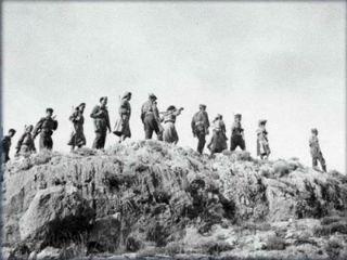 Δυστυχώς στην Ελλάδα υπάρχει ένα «μάγκωμα» όταν πρέπει ένα δημόσιο πρόσωπο να μιλήσει για ιστορικά ζητήματα του παρελθόντος. Και αυτό δείχνει ότι υπάρχει μεγάλη απόσταση που πρέπει ως κοινωνία να βαδίσουμε, αφού στην Ελλάδα ενοχλεί ιδιαίτερα να λέγονται αλήθειες που δεν βολεύουν.  Γι’ αυτό και ίσως είναι εντυπωσιακά μεγάλο το ποσοστό των Ελλήνων ψηφοφόρων που ψηφίζουν κόμματα που πρεσβεύουν ολοκληρωτικές ιδεολογίες ή κόμματα με αντικοινοβουλευτικές καταβολές.