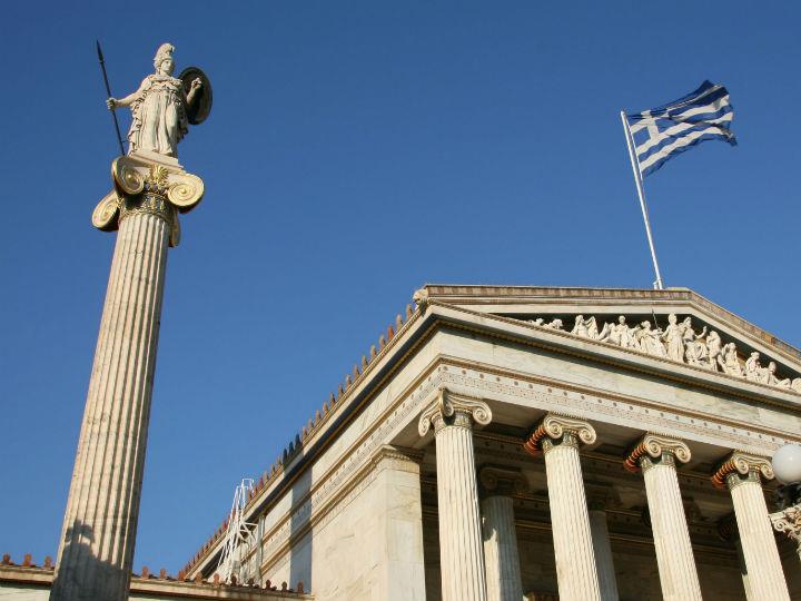 «H υπερβολική επιβάρυνση της νόμιμης εργασίας εγκλωβίζει σε χαμηλά εισοδήματα και ενισχύει την παραοικονομία. Χωρίς ένα σταθερό και απλό πλαίσιο κανόνων στη δημόσια διοίκηση, που όμως θα εφαρμόζεται στην πράξη, επιβραβεύονται καιροσκοπικές συμπεριφορές και όχι παραγωγικές επενδύσεις.»