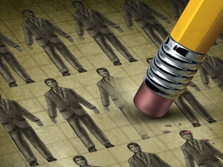 Σε εξαιρετικά ευάλωτη θέση βρίσκονται ιδίως όσοι απασχολούνται σε τομείς που επλήγησαν περισσότερο από την πανδημία, όπως για παράδειγμα οι μεταφορές και οι λιανικές πωλήσεις.