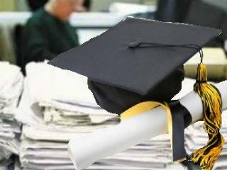 Τα «προοδευτικά» μυαλά όμως, απεργάζονται διαδικασίαν ταχείας επιμορφώσεως (;) και ετεροχρονισμένην αναγνώρισιν, ανύπαρκτων πτυχίων.