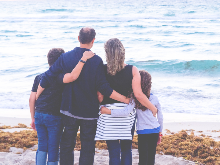 Στις συνθήκες αυτές το κοινωνικό κράτος και η κοινωνική ασφάλιση αναδεικνύεται αντικειμενικά ως ένας σημαντικός κοινωνικο-οικονομικός θεσμός αντιμετώπισης, μεταξύ άλλων, των επιπτώσεων των πολυκρίσεων στους πολίτες με τη παροχή υπηρεσιών οι οποίες αμβλύνουν την ανασφάλεια και τις ανισότητες και ενισχύουν την κοινωνική συνοχή και την αλληλεγγύη. 